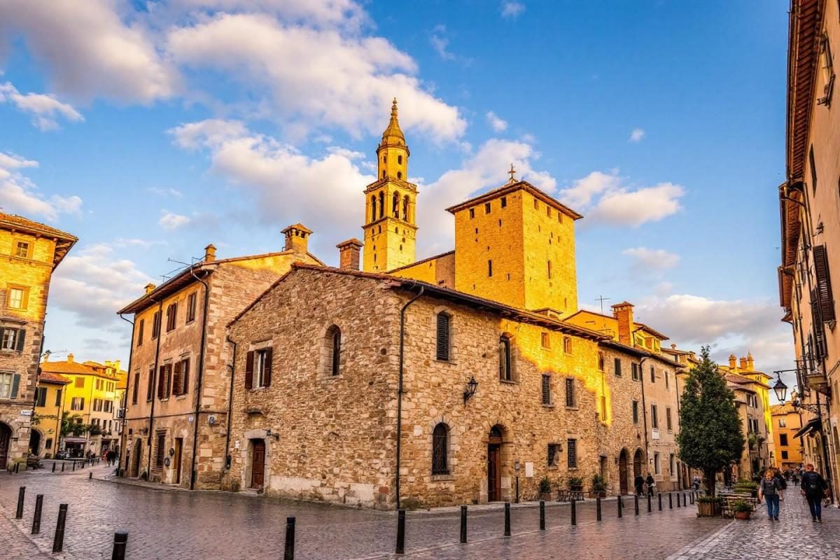 Ce bourg du Périgord évoque la Toscane avec ses tours de pierre et ruelles pavées