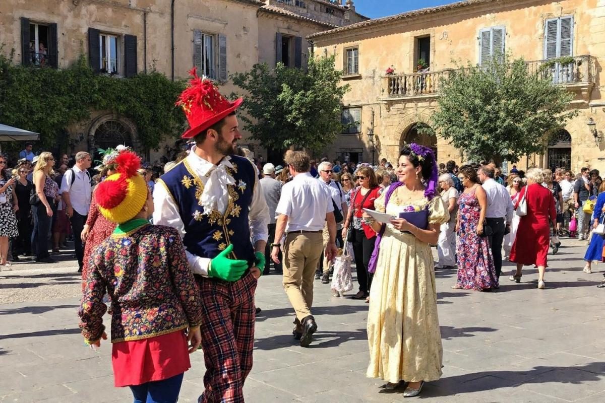 Cette cité provençale méconnue est une merveille intemporelle loin des foules d'Avignon
