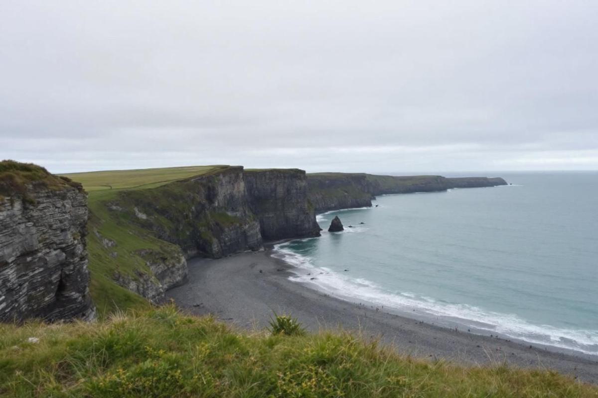 La côte sauvage préservée et secrète en Bretagne, alternative à la Côte de Granit Rose