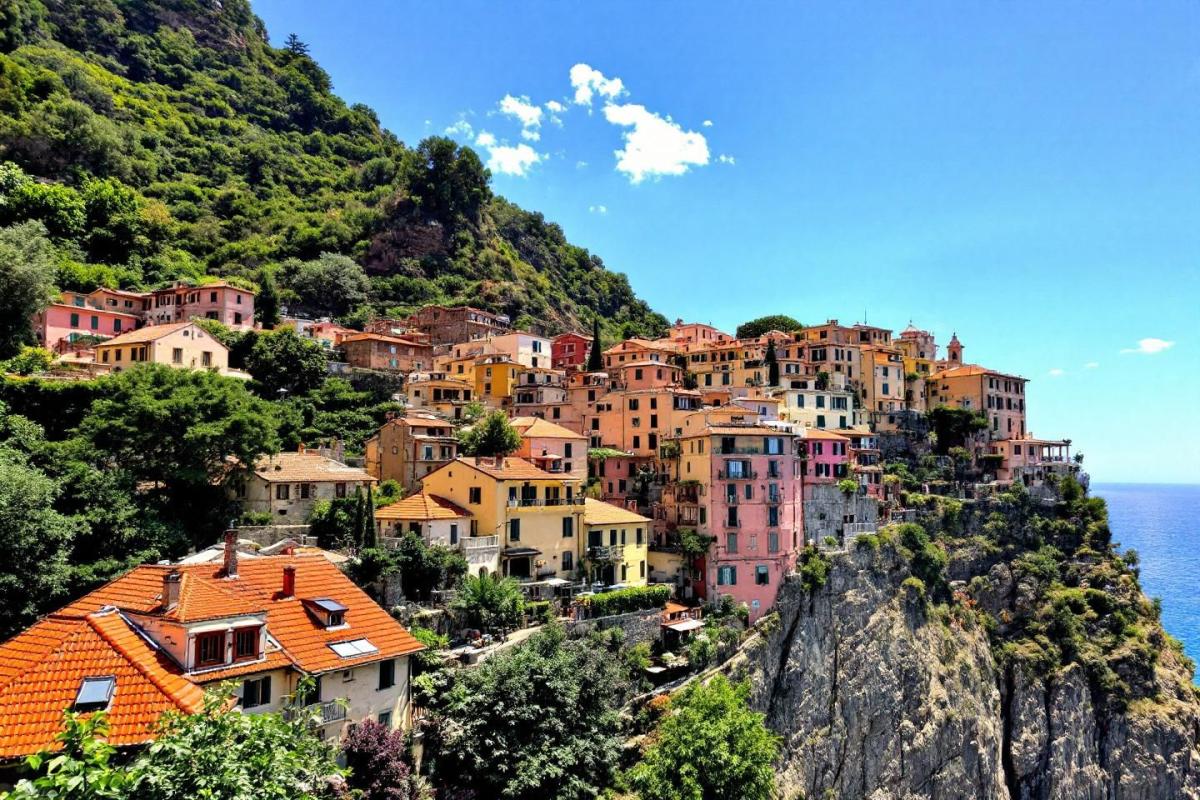 Entre falaises et ciel ouvert, ce village offre un panorama vertigineux du Sud