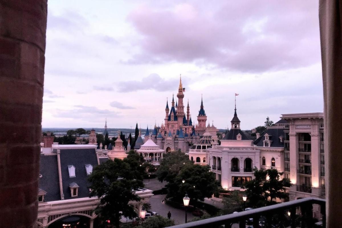 Feu d'artifice à Disneyland Paris : guide complet des spectacles nocturnes du parc