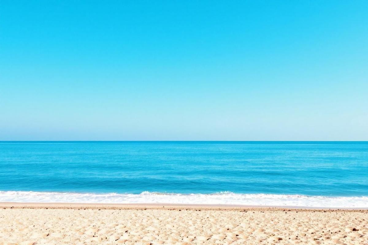 Cette plage française au sable clair figure parmi les plus belles du pays