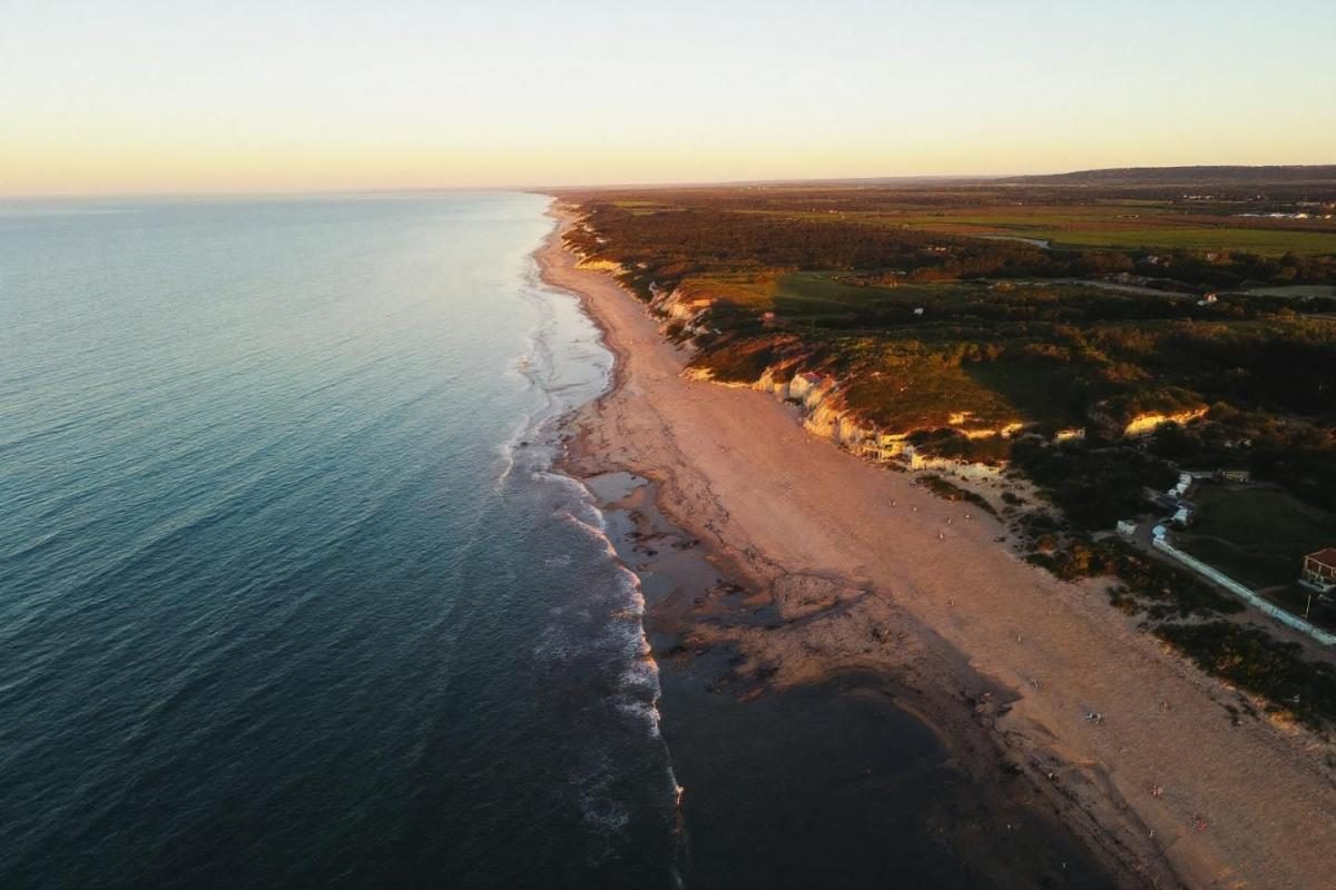 Cette plage secrète de Vendée, alternative économique idéale aux séjours chers de La Baule