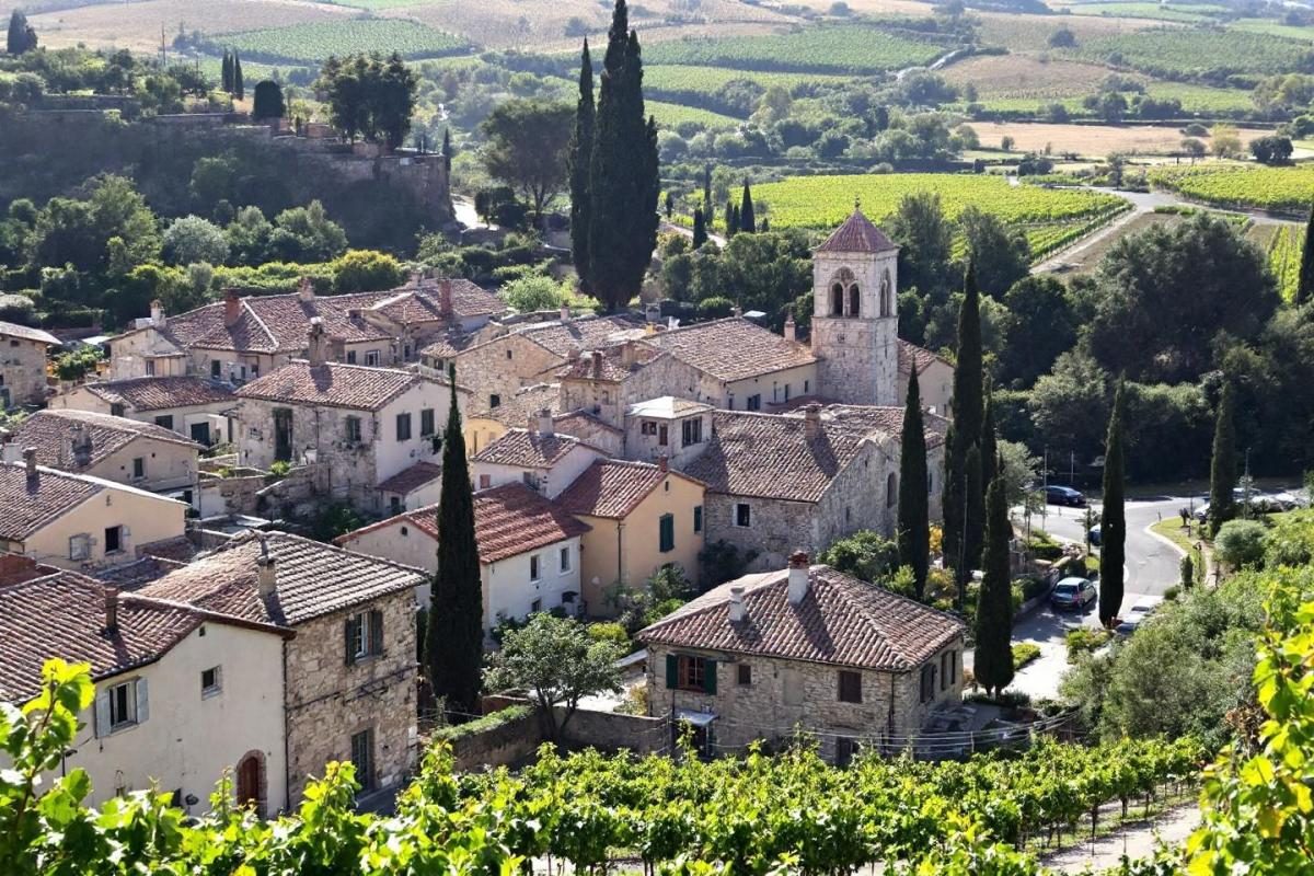 Ce village du Sud-Ouest surpasse Saint-Émilion et Sarlat loin des foules