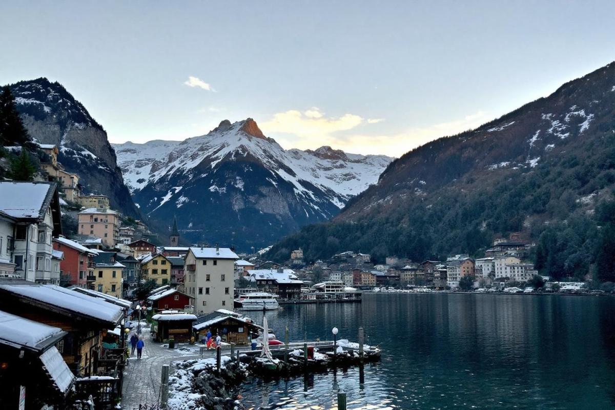 Cette ville savoyarde au bord du lac, havre de paix moins fréquenté qu'Annecy
