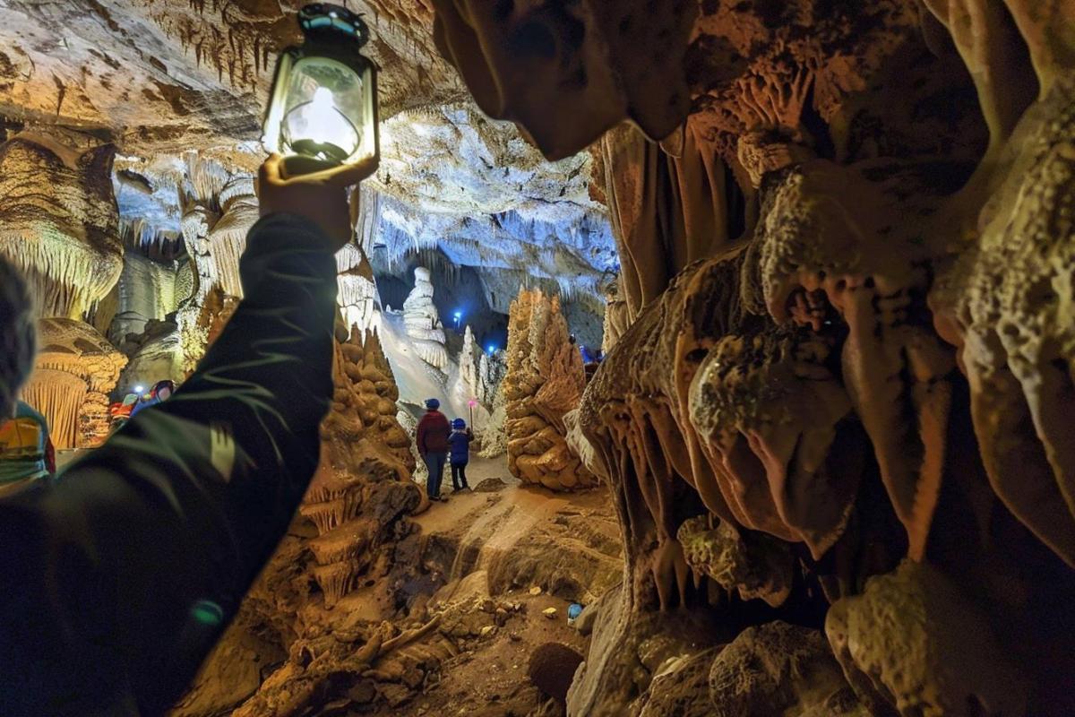 Visitez la grotte des Demoiselles : une merveille souterraine à découvrir dans l'Hérault