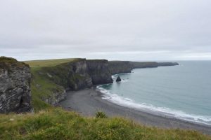 La côte sauvage préservée et secrète en Bretagne, alternative à la Côte de Granit Rose