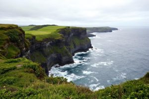 Oubliez la Bretagne : découvrez cette région aux côtes sauvages et préservées